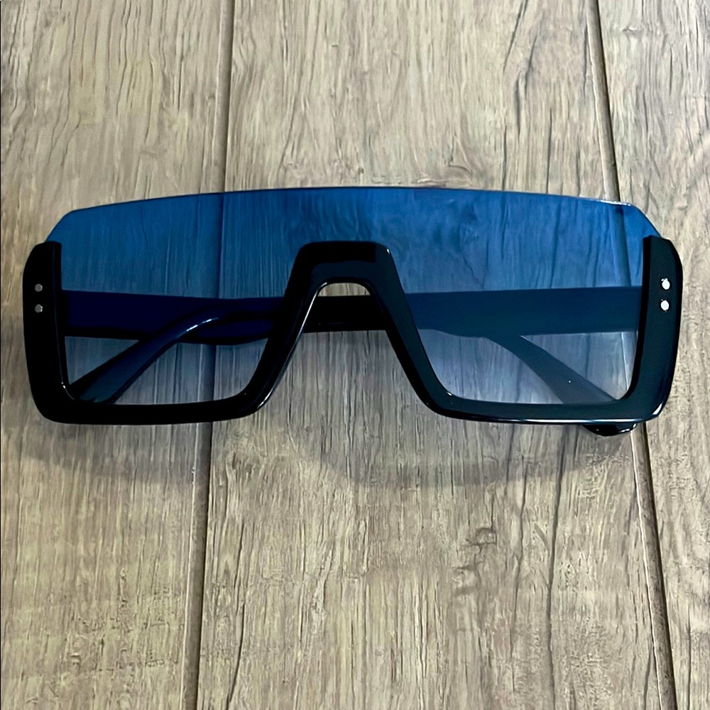 Stylish Black and Blue Oversized Sunglasses